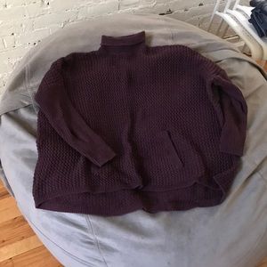 Loose turtleneck sweater with pocket in front